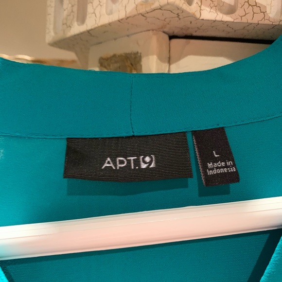 Amazing Apt9 green blouse with embroidery black color on the both sleeves. - Picture 5 of 10